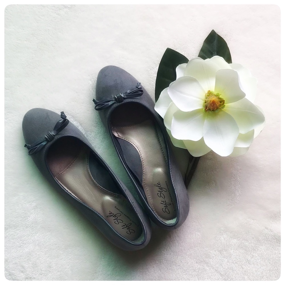 Size 6 Hush Puppies flats.